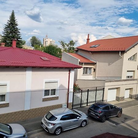 Cozy Apartment Near City Center ブカレスト エクステリア 写真