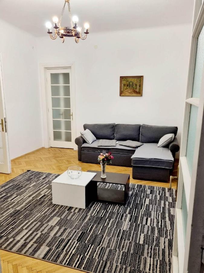 Cozy Apartment Near City Center ブカレスト エクステリア 写真