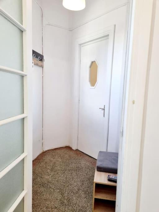 Cozy Apartment Near City Center ブカレスト エクステリア 写真