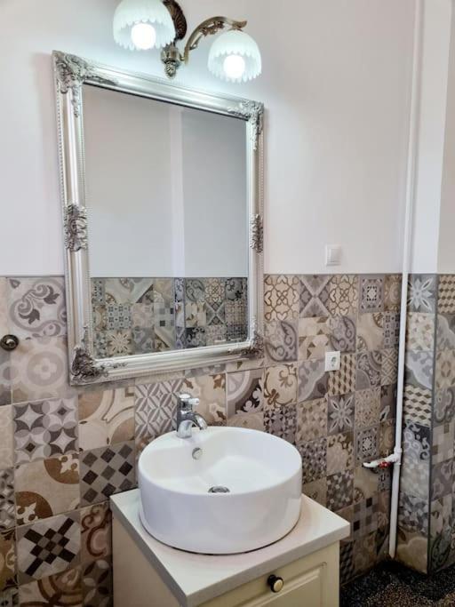 Cozy Apartment Near City Center ブカレスト エクステリア 写真