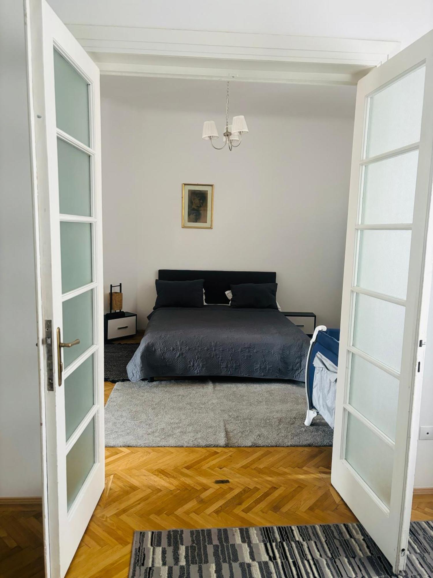 Cozy Apartment Near City Center ブカレスト エクステリア 写真