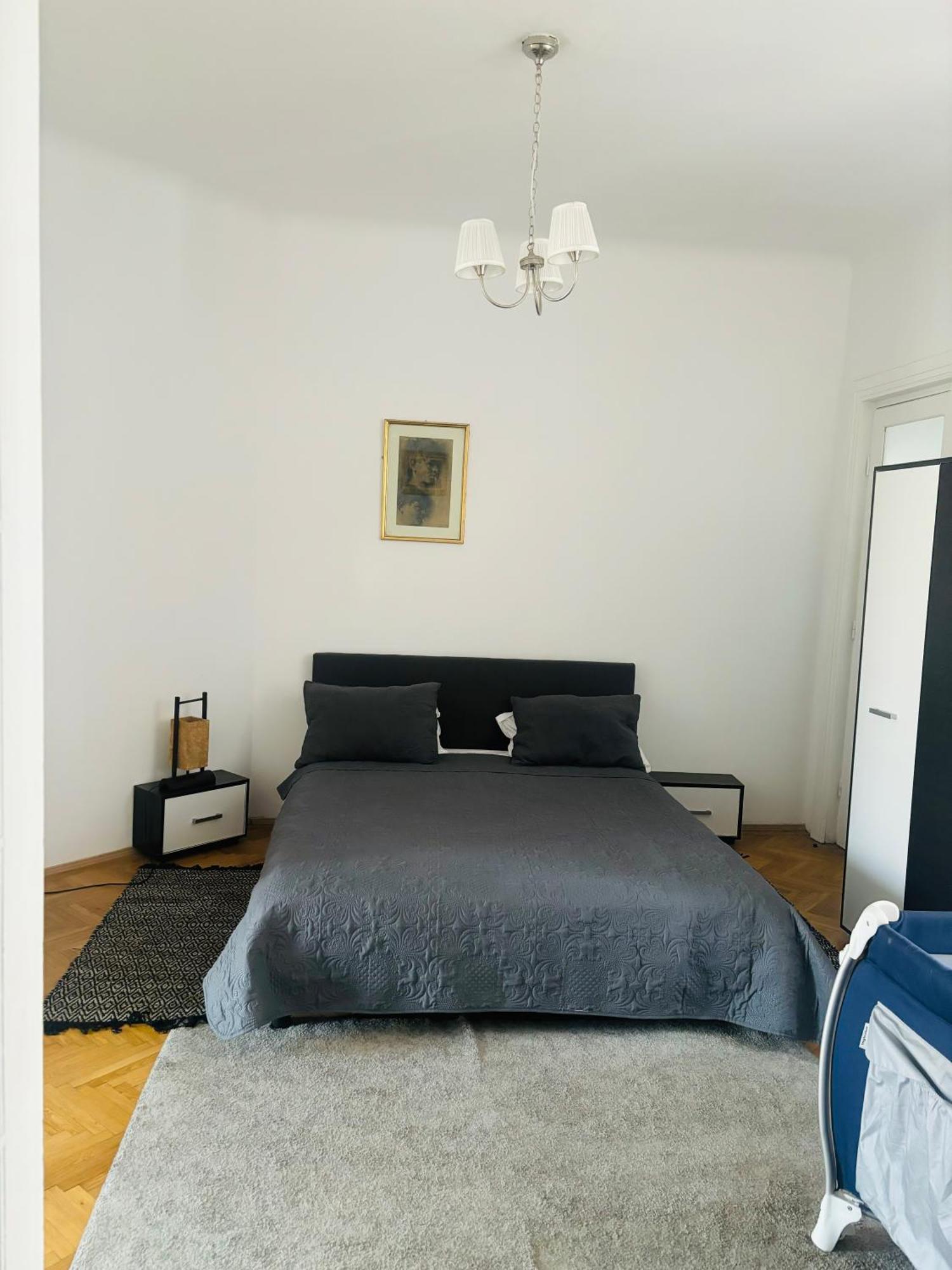 Cozy Apartment Near City Center ブカレスト エクステリア 写真