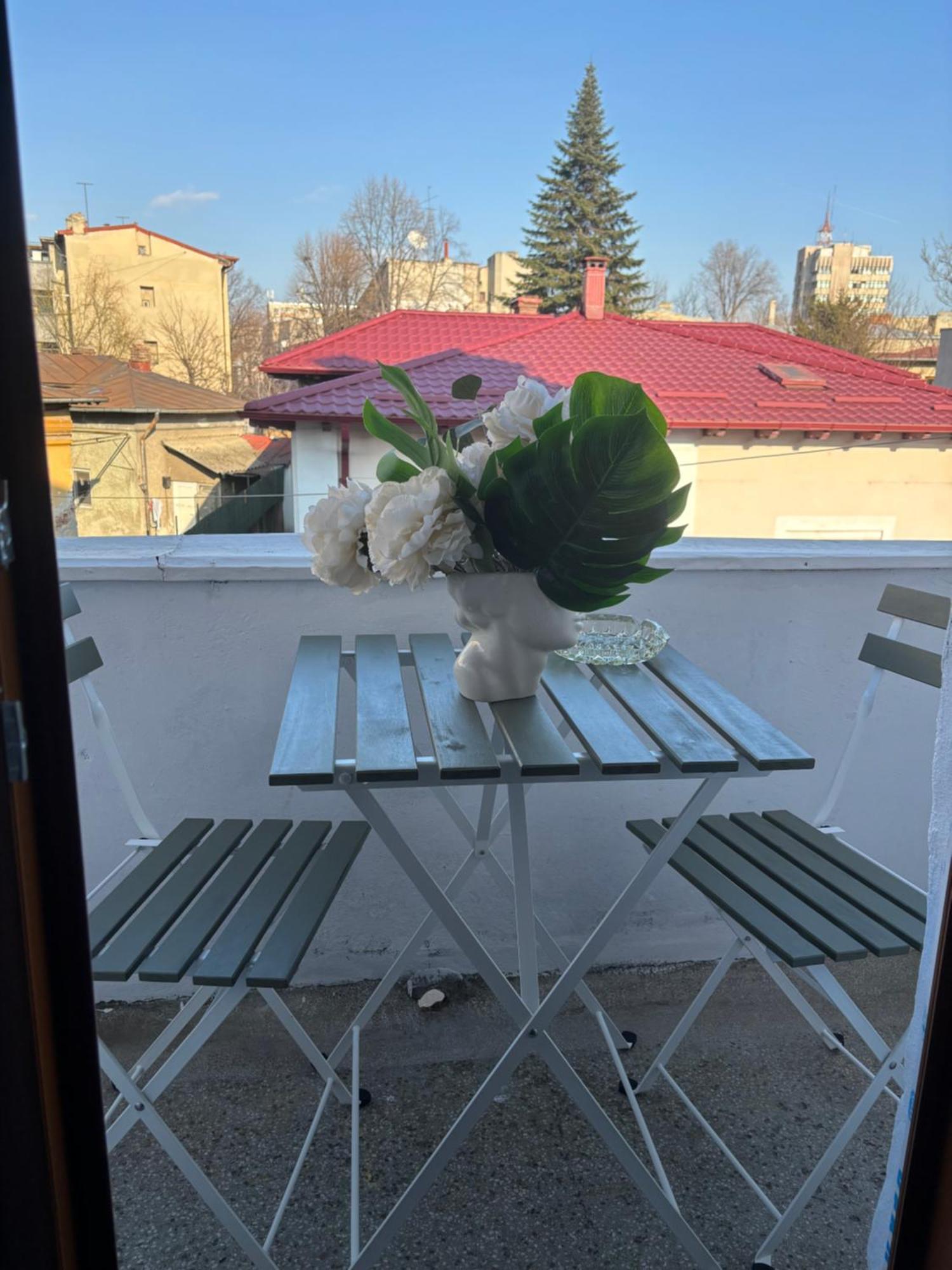 Cozy Apartment Near City Center ブカレスト エクステリア 写真
