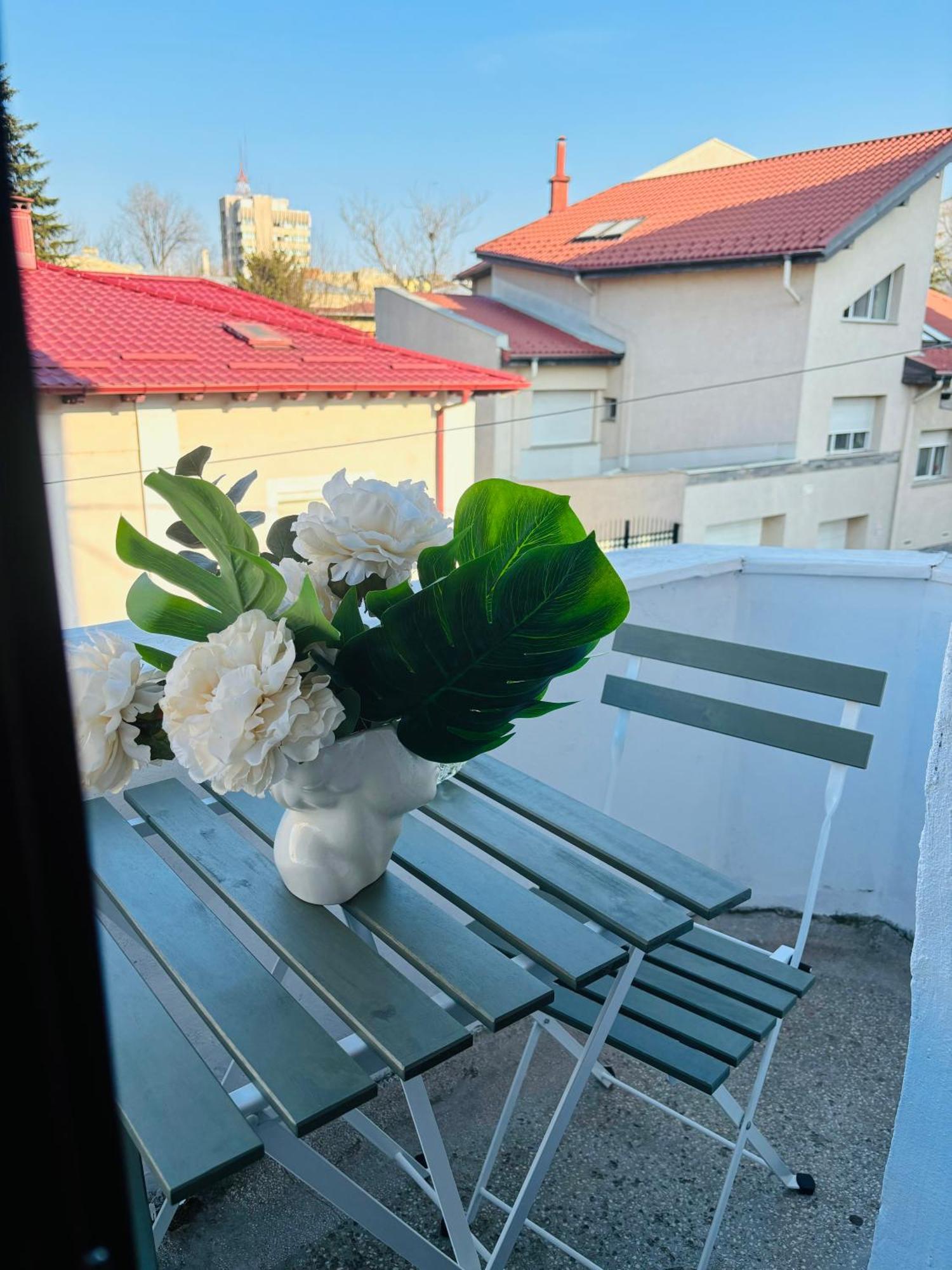 Cozy Apartment Near City Center ブカレスト エクステリア 写真