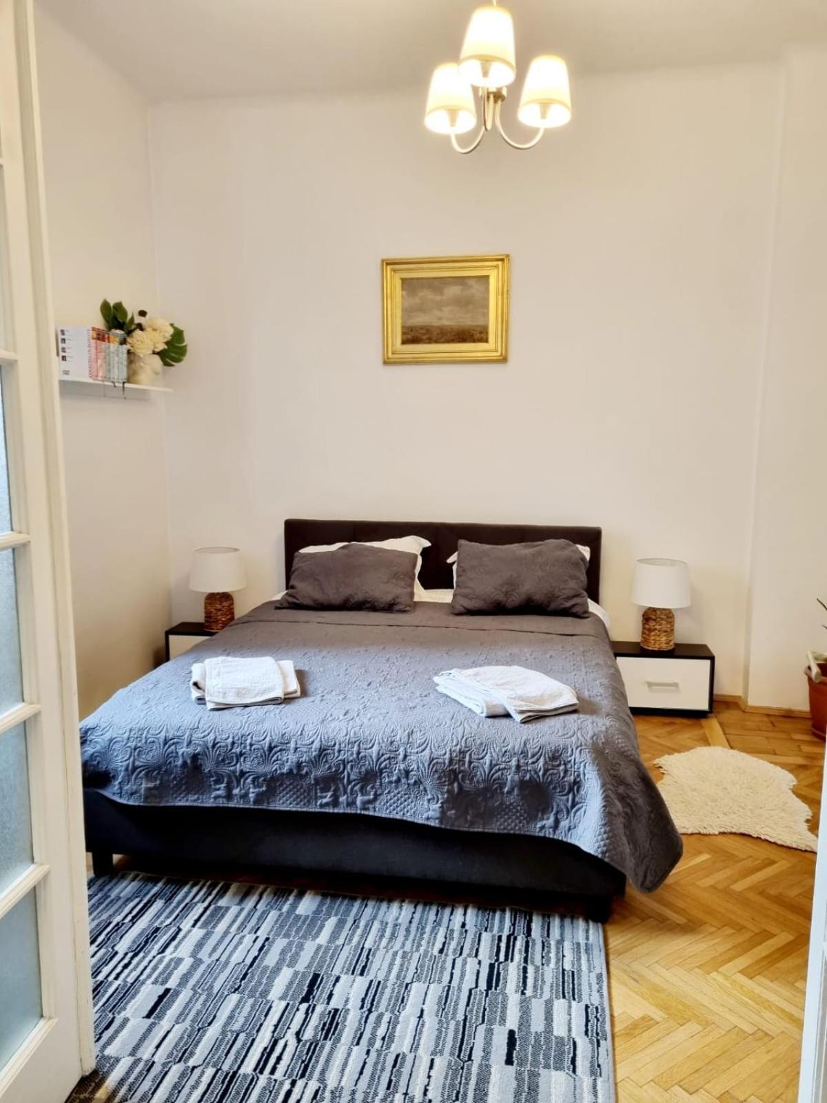 Cozy Apartment Near City Center ブカレスト エクステリア 写真