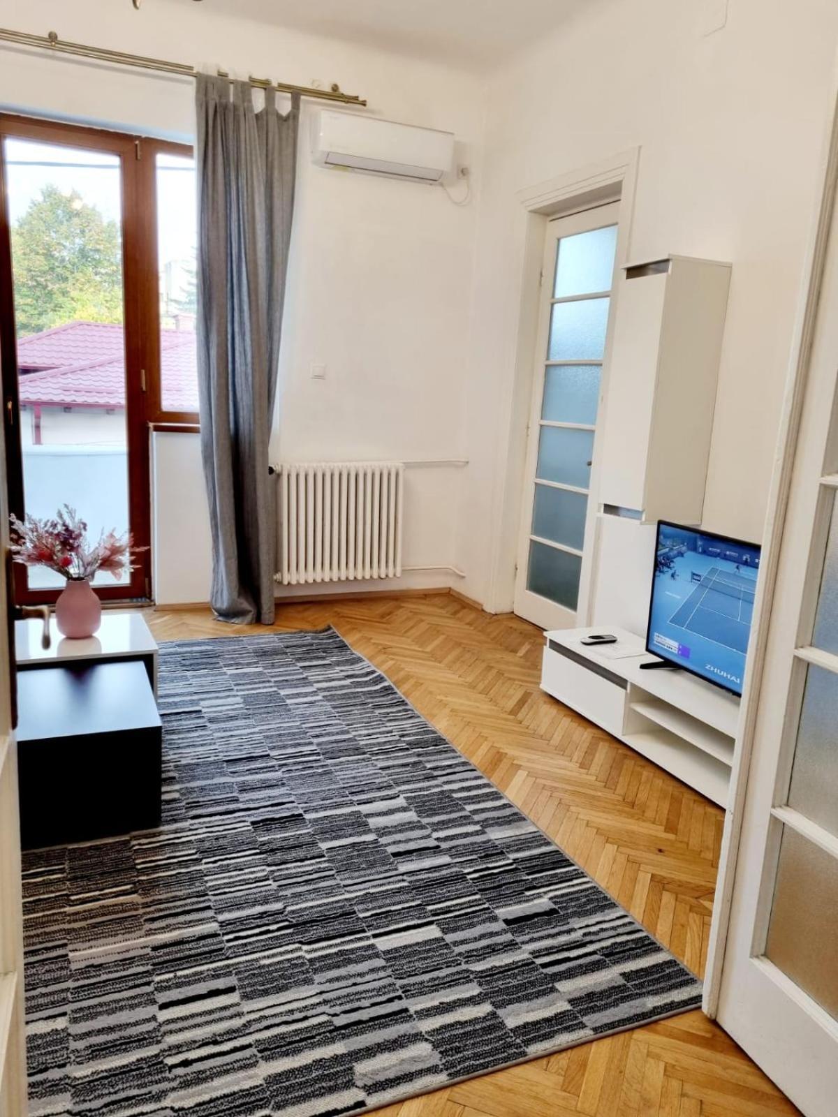 Cozy Apartment Near City Center ブカレスト エクステリア 写真