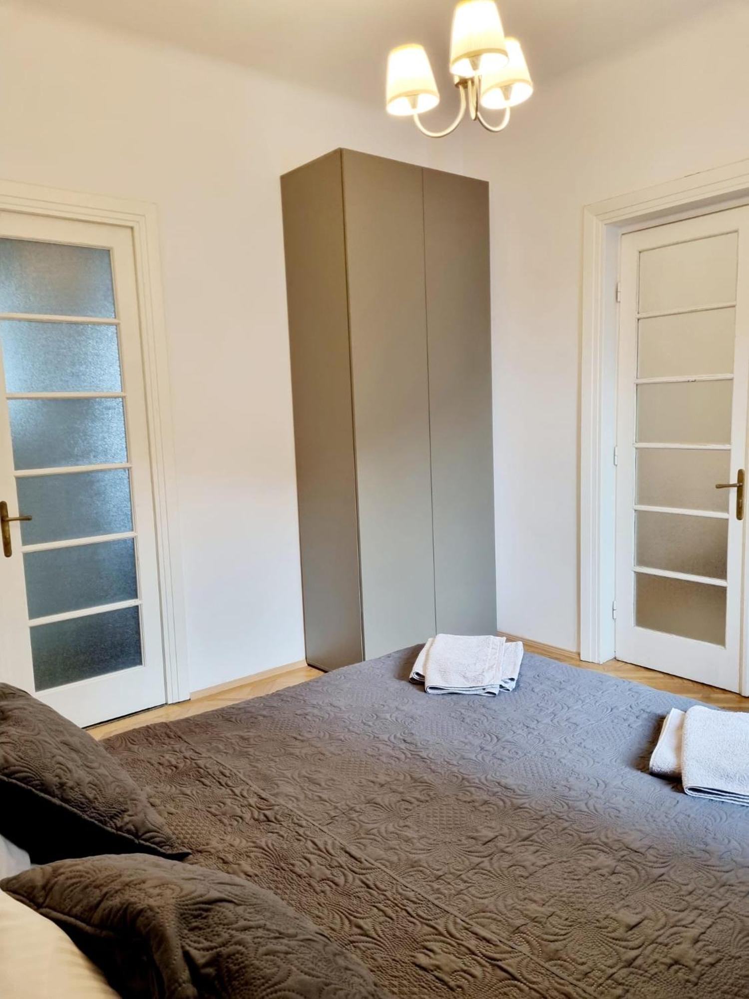 Cozy Apartment Near City Center ブカレスト エクステリア 写真