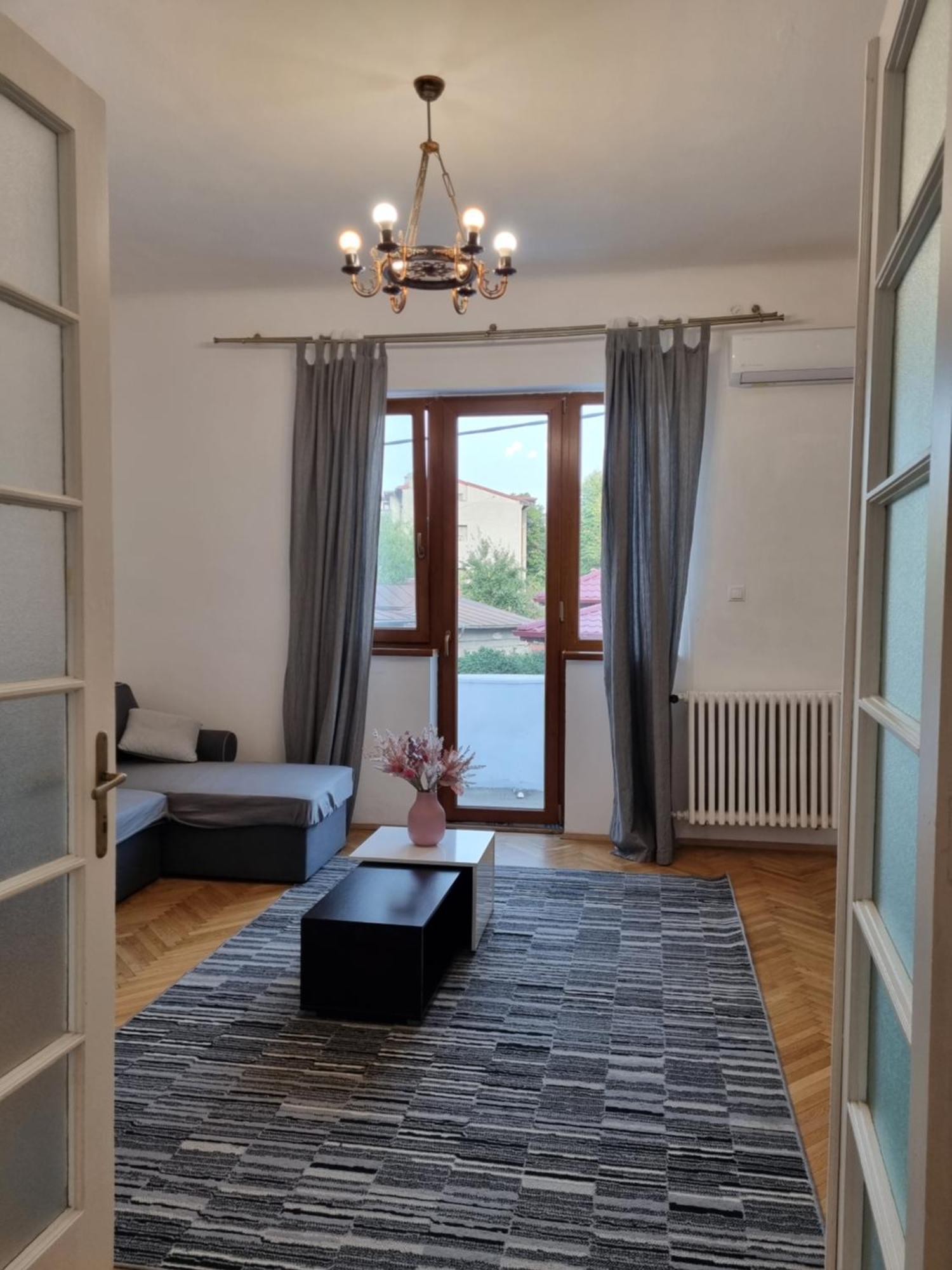 Cozy Apartment Near City Center ブカレスト エクステリア 写真