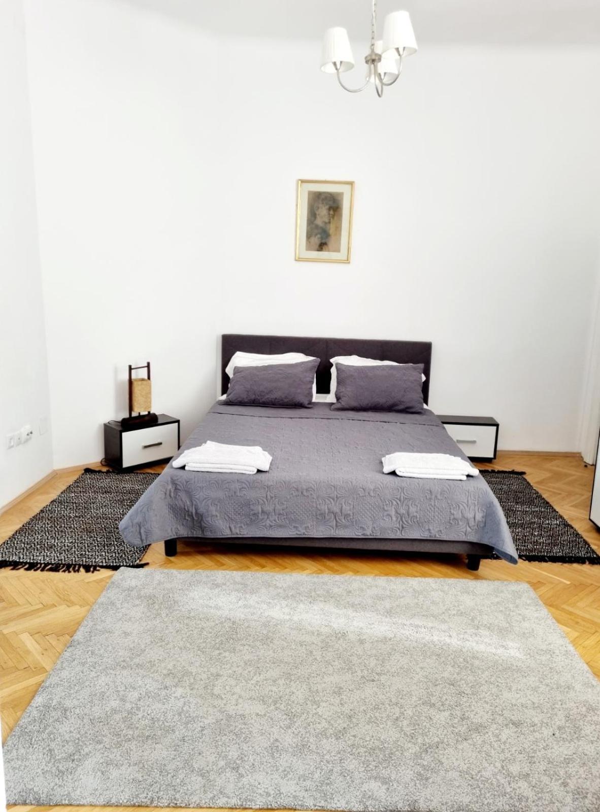Cozy Apartment Near City Center ブカレスト エクステリア 写真